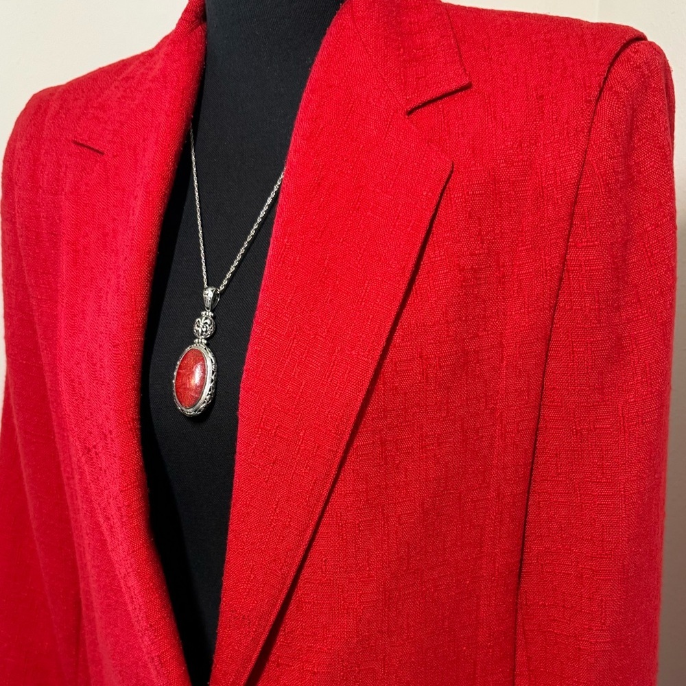 Red Power Suit, Vintage. Very Good/ Like New Condition! - Picture 16 of 17